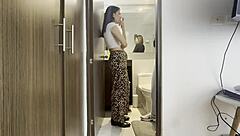 哇，在派对浴室操了我丈夫的朋友！