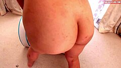 Asuka用玩具狂野舞蹈