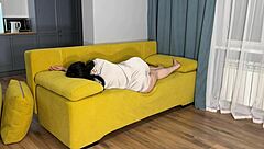 该死！大屁股熟女在丈夫沙发上被操！