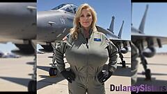 super cute curvy mom, isn't she?