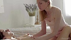 Shanty A用假阳具和湿逼玩法支配