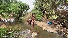 哟，我们轮流狗爬式干胖妹溪边爽翻！