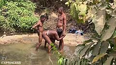 哟，我们轮流狗爬式干胖妹溪边爽翻！