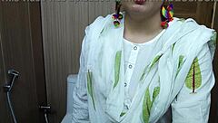 Hey, tasting my stepmother's pussy in bathroom now