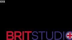 我今天刚在性感内衣里内射18+少女