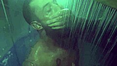 无家可归男人用肛交换取富豪同志健身教练的庇护