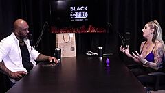 Loira mostra os peitos depois de falar que se estressou com ator na cena � atriz de fetiche n�o gosta de sexo anal e o jogo do mama senta ou passa - julia fontanelli watch on sheer red