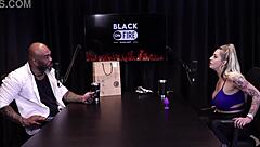 Loira mostra os peitos depois de falar que se estressou com ator na cena � atriz de fetiche n�o gosta de sexo anal e o jogo do mama senta ou passa - julia fontanelli watch on sheer red