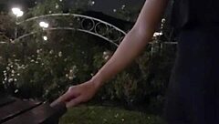 人妖婷萱在社区花园露鸡巴