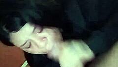 mi hermanastro me obliga a chuparle la poya despues que nos deja solos