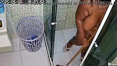 Hidden camera catches neighbor shaving 😏