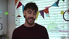 拉丁继家庭举办狂野生日群交带肛交乐趣