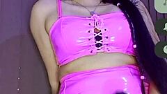 18 Year Old Girl Masturbates Beautifully!