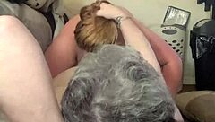 Kandy Kane deepthroating like a whore 😍