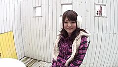 甜美亚洲少女18+探索第一次与年长日本男子的温柔捆绑