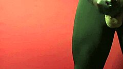 show de exibicao movimentos de strip tease danca sedutora performance de sensualidade e provocacao