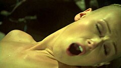 Bad detective demands close cooperation from sexy mechanic