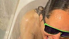 Hot wife gives blowjob in bath, but with fiery nails?