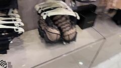 商店更衣室偷偷自慰