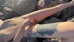 Hot Exhibitionist Plays With Her Clit On Public Beach