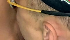 Peguei ela no flagra tomando banho e cair de boca na buceta