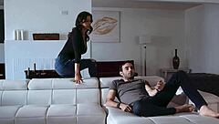 熟女亚历克西斯·福克斯骑继子的巨屌