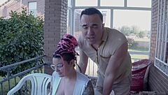 Me Follo A La Estudiante En El Porche Publico