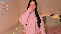 Petite Liza Stuns in Web Chat Show