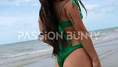 Hey, check me flashing sexy curves on the beach!