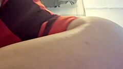 gostosa rebola gostoso com a calcinha, mostrando tudo