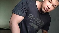 casa nova trollando minha namorada jogando barata nela