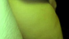 follo en escritorio tiro leche en colita