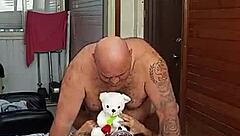 Young girl desires an old man for passionate encounter with muscular bodybuilder