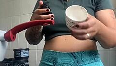 Exhibitionist Flashes Swollen Big Pussy In Public