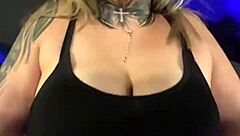 Why is my pussy so wet after gym training on Avenida Paulista?