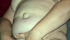 Milf's ass shakes as she gets her bean flicked until hard cum