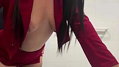 Le Rompo El Coño A Mi Suegra Cuando La Atrapo Meando En El Baño