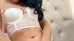 饥渴美国交换生提供狂野女友体验