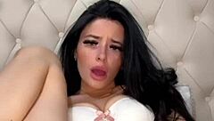 饥渴美国交换生提供狂野女友体验