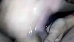 mi mucama me hace una rica paja mientras veo porno?