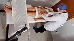 妇科医生用手指玩弄患者的屁股和阴部