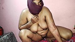 Bhabhi Ko Land Chusne Mein Dikkat Ho Rahi Thi to Bhabhi Ne Bal Kat Kar Saaf Kar Diya