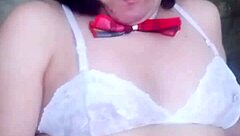 gostosa magrinha do cabelo curto tirou leitinho do moreno