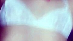 gostosa magrinha do cabelo curto tirou leitinho do moreno