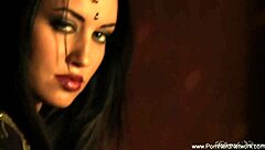 Does this Indian woman look lovely to you?