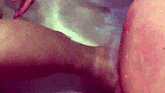 人妻浴缸慢慢洗澡好想摸她硬奶头