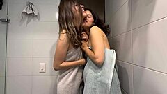 tan caliente se puso mi vagina por el fantasma que termine follandome a mi mejor amiga