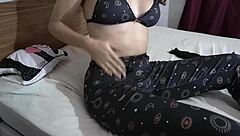 我用假屌自慰到喷潮高潮超激烈