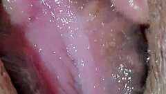 在家独自自慰，用手指玩弄高潮热辣