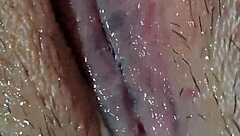 在家独自自慰，用手指玩弄高潮热辣